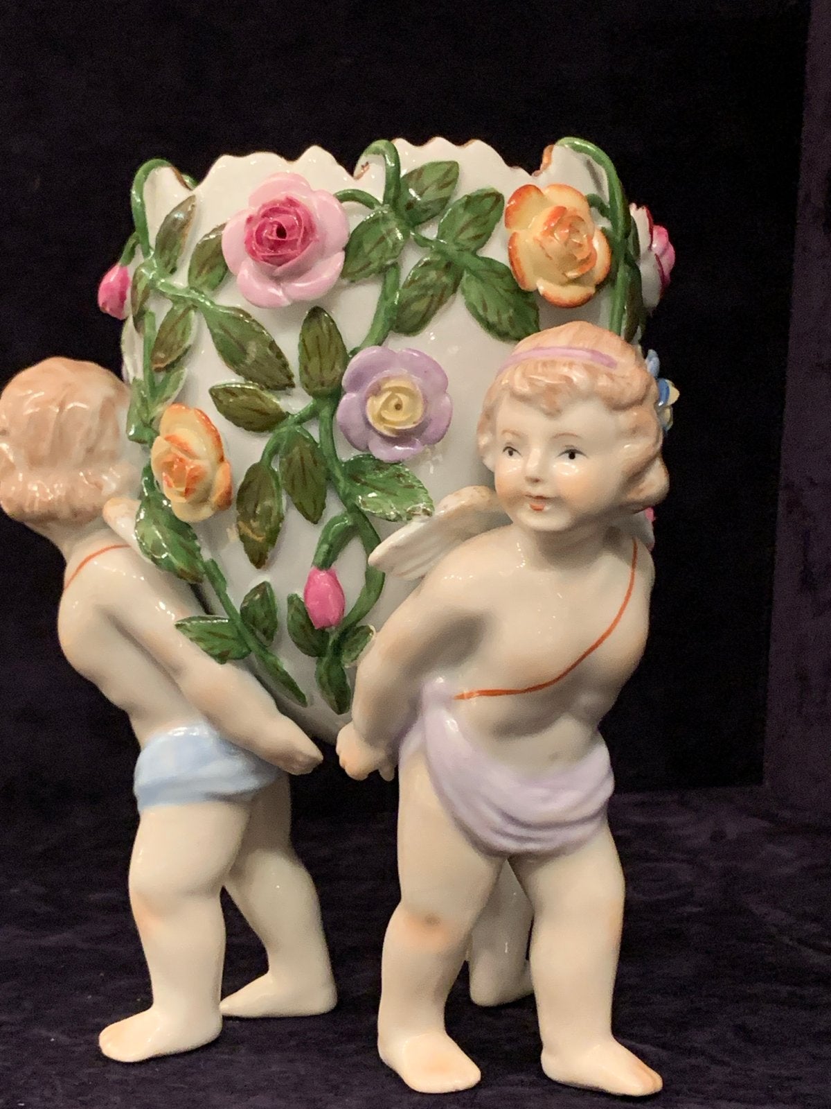 Antieke Porseleinen Cherubijn Bloempot met Rozen, Antiek en Kunst, Ophalen of Verzenden
