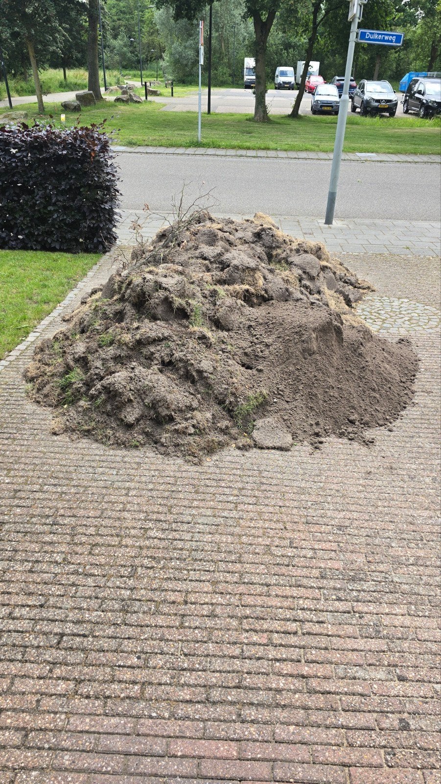 Grond met plaggen gras (ca. 5 kuub), Ophalen