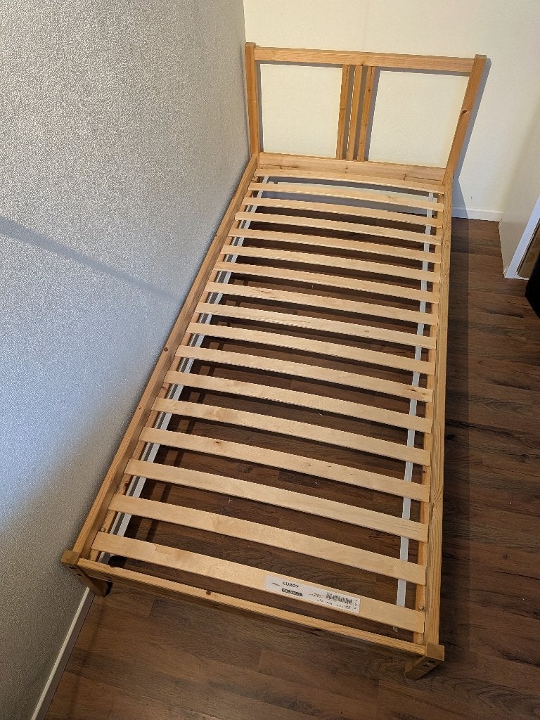 Single bed frame 90x200 cm + free mattress, Ophalen, Gebruikt, 90 cm, Eenpersoons