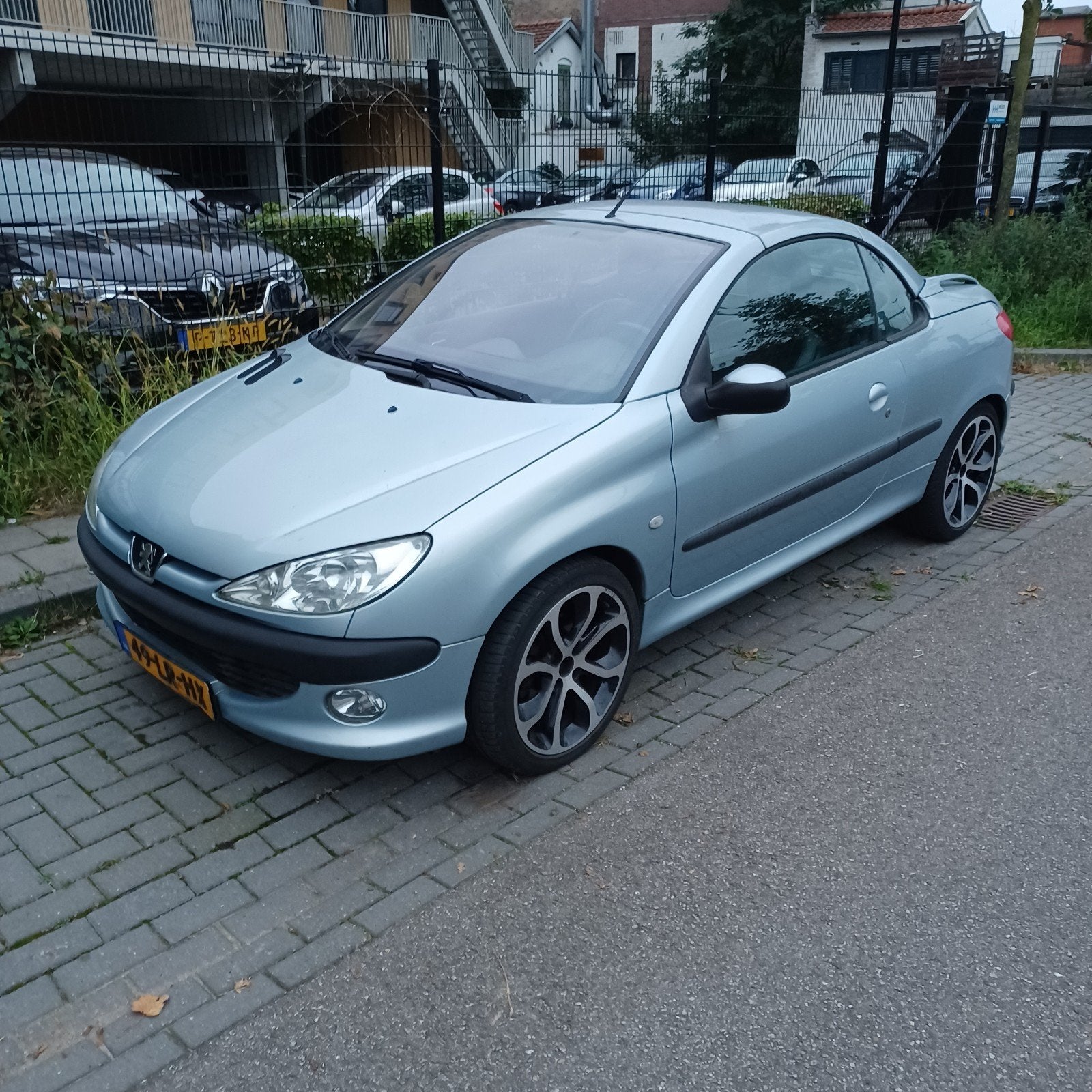 Peugeot 206 1.6 16V CC 2003 Grijs, Auto's, Peugeot, Voorwielaandrijving, 4 cilinders, Cabriolet, 4 stoelen
