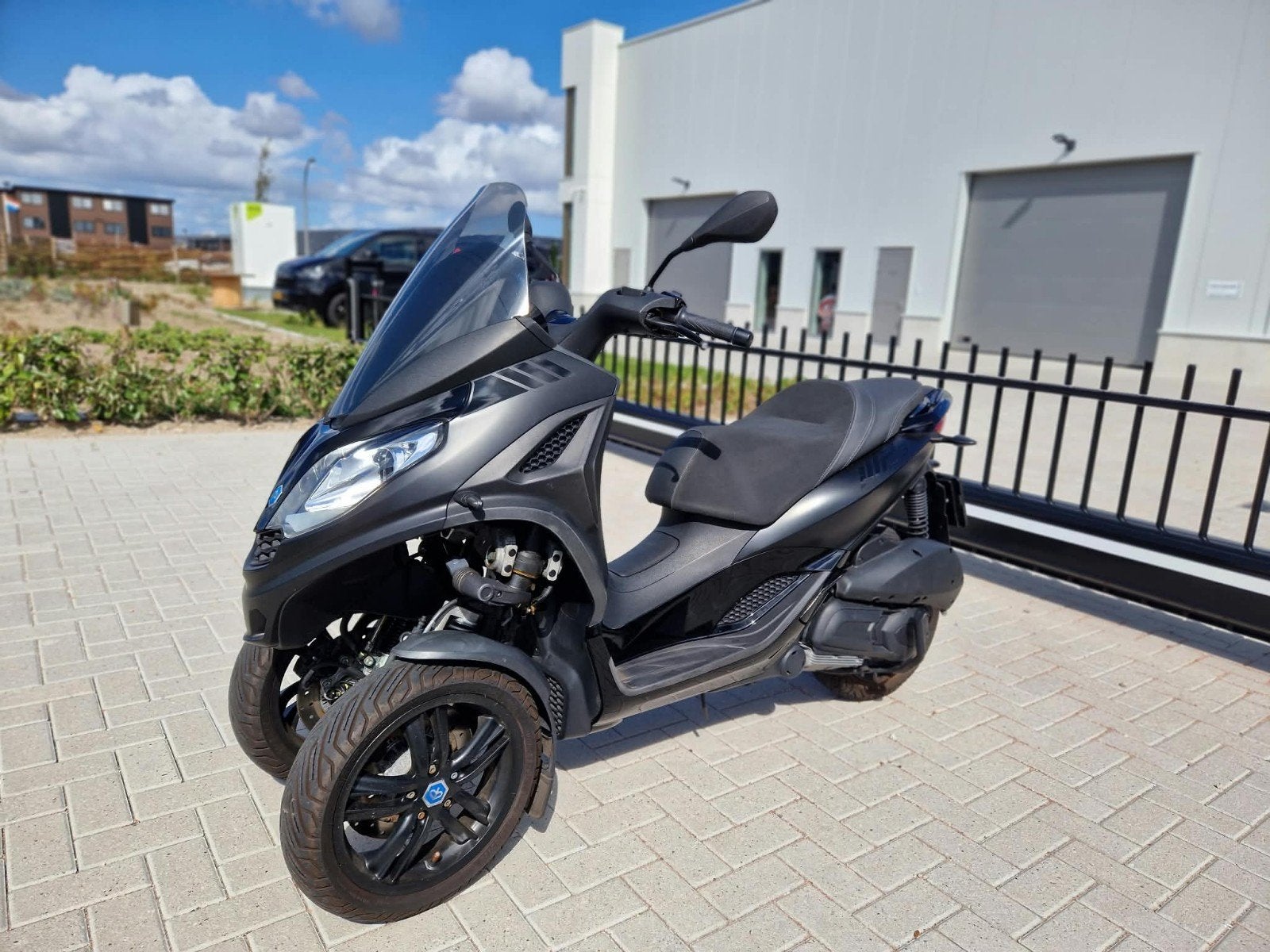 Piaggio MP3 HPE 300 sport met Akrapovic uitlaat - nieuwstaat, Ophalen, Overige modellen, Zo goed als nieuw, Benzine