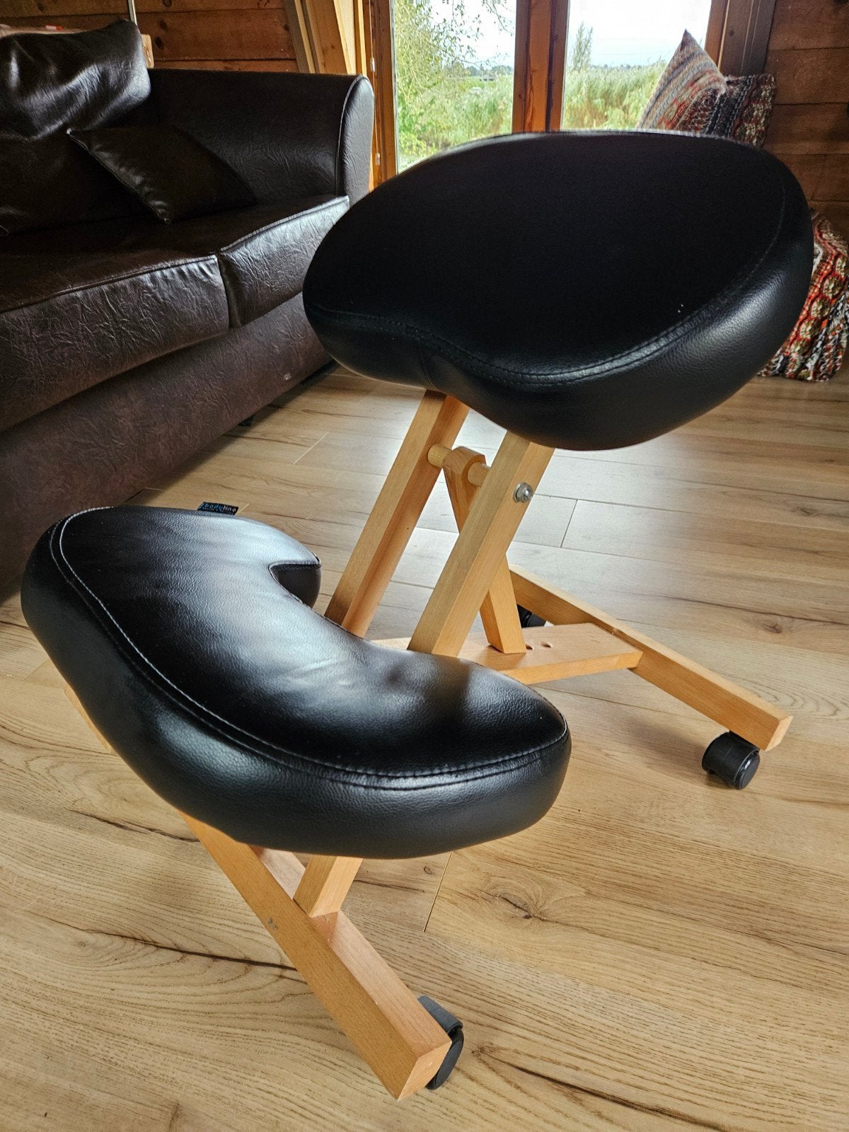 Ergonomische kniestoel met wielen - leer en Hout, Ophalen, Zwart, Hout, Zo goed als nieuw