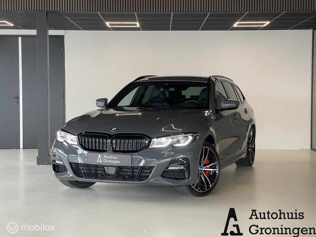 BMW 330e xDrive M Sport | Pano | Head-Up | Trekhaak | 15.780, Auto's, BMW, 1998 cc, Gebruikt, Zwart, 4 cilinders
