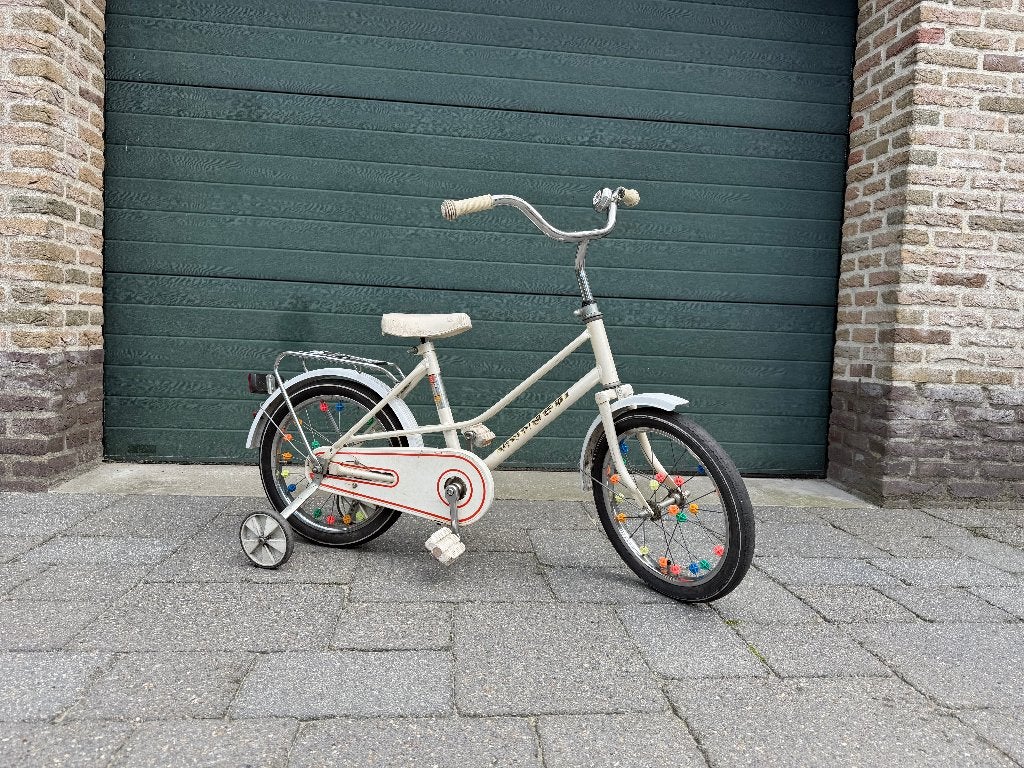Leuk wit/parelmoerkleurig kinderfietsje, 16 inch, Ophalen, Terugtraprem, Zijwieltjes, Gebruikt