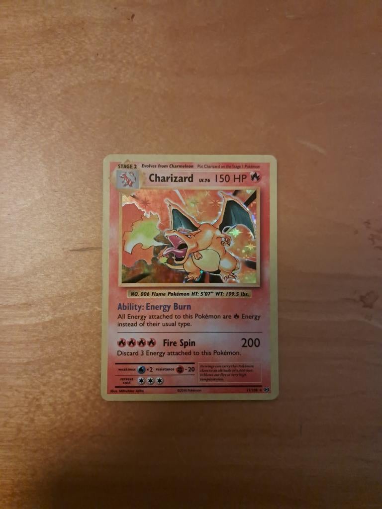 Charizard pokemon, Hobby en Vrije tijd, Verzamelkaartspellen | Pokémon, Ophalen of Verzenden, Zo goed als nieuw, Losse kaart, Foil