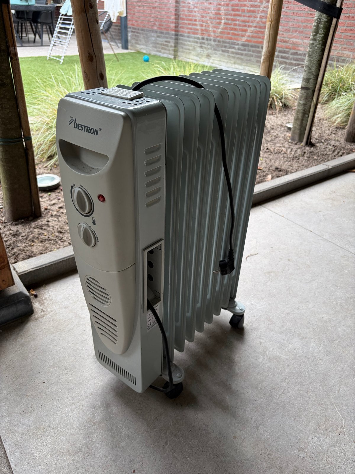 Bestron DZC09 Oliegevulde Radiator 2000W, Doe-het-zelf en Verbouw, Verwarming en Radiatoren, Ophalen, Gebruikt, Radiator, Minder dan 60 cm