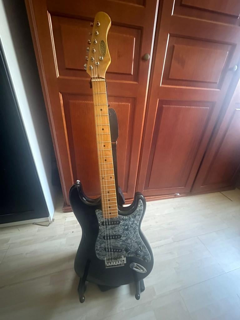 Stagg elektrische gitaar + Line 6 versterker + standaard, Gebruikt, Met versterker, Solid body, Ophalen