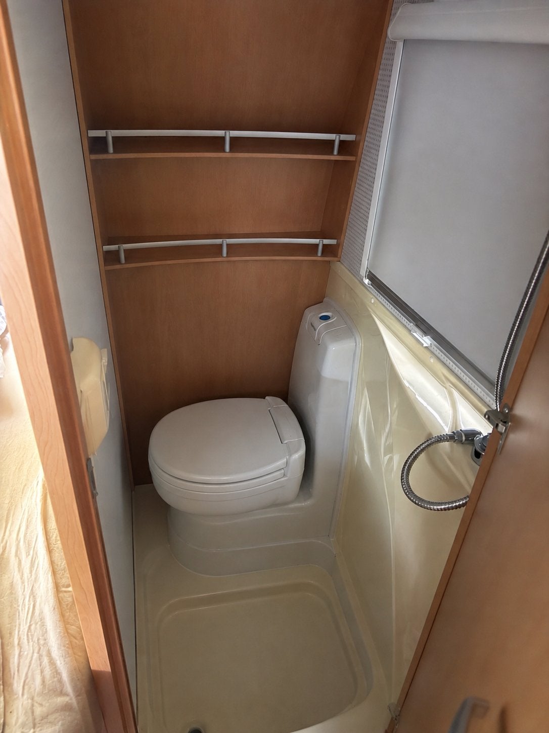 Netjes onderhouden Knaus Südwind Limited Edition uit 2006, Rondzit, Omvormbare zithoek, Airco, Particulier