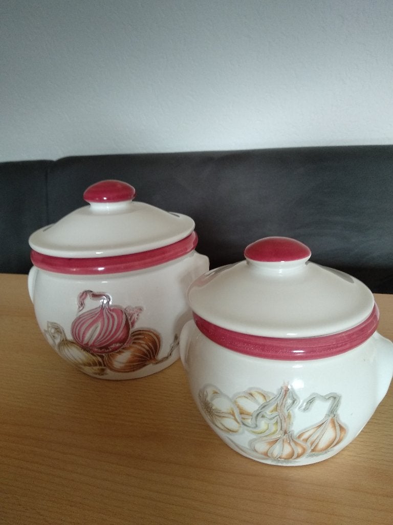 Aardewerk Ui en knoflook potje met decoratie Setprijs € 3,--, Gebruikt, Ophalen of Verzenden, Voorraadpot, Steen/keramiek