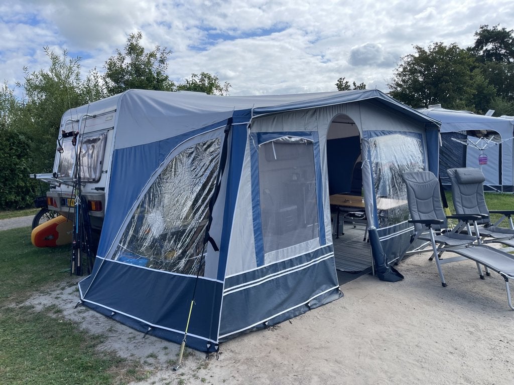 Kip Grey Line 42T 1994 Complete caravan voortent/inventaris, Vast bed, Schokbreker, Rondzit, Kip