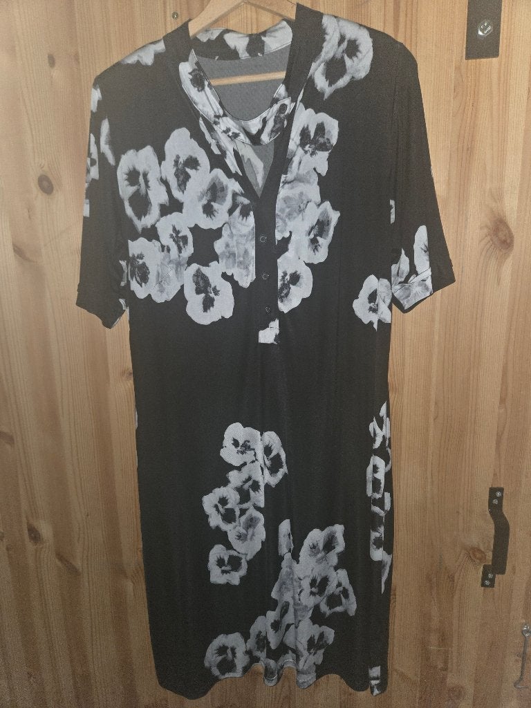 3 jurk +4 gratis, Maat 38/40 (M), Overige kleuren, Ophalen of Verzenden, Zo goed als nieuw