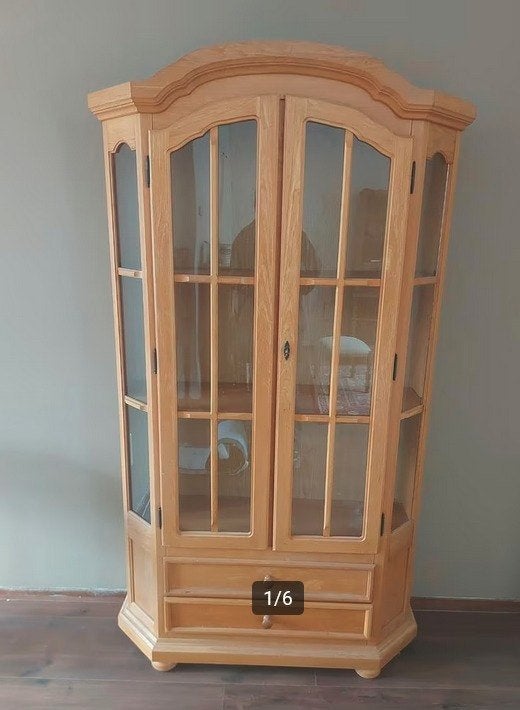 Houten vitrinekast, 100 tot 150 cm, Met lade(s), Zo goed als nieuw, 150 tot 200 cm