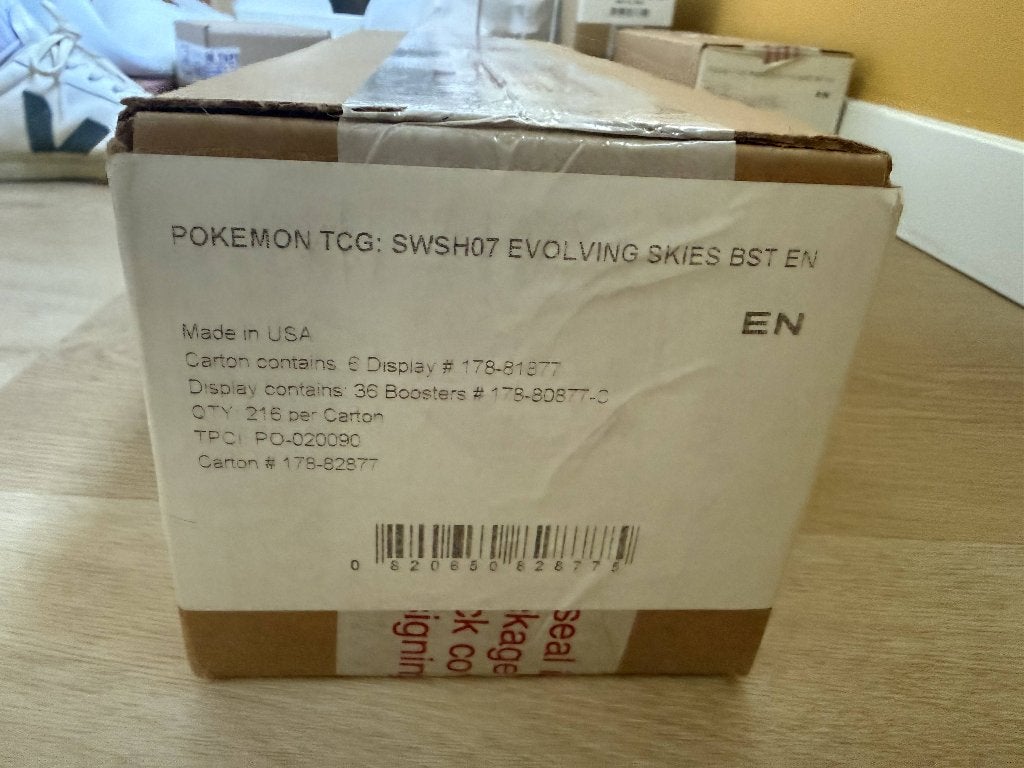 Evolving Skies Booster Box Case (x2), Ophalen, Zo goed als nieuw, Boosterbox, Foil