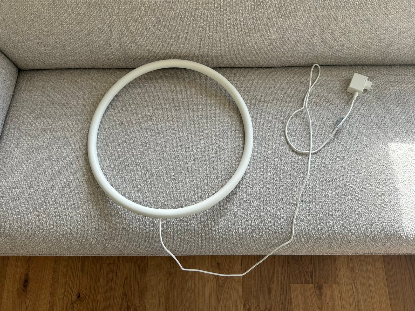 Ikea VARMBLIXT led-wandlamp, wit metaal/cirkel, Ophalen, Zo goed als nieuw, Metaal