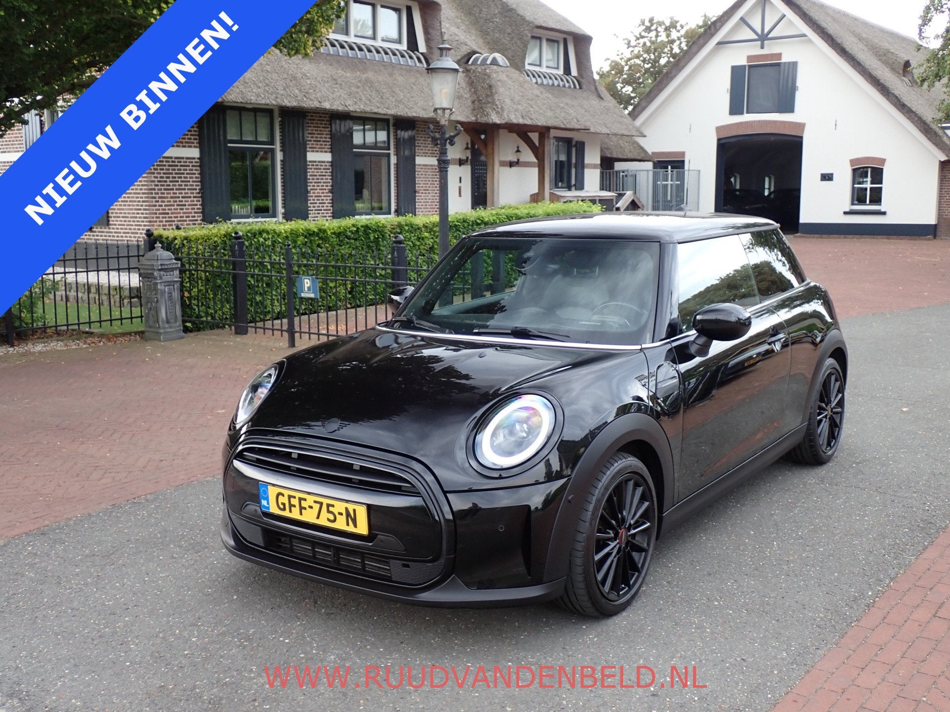 MINI Blackline 1.5 Cooper FACELIFT KEYLESS / HEAD-UP / SPORT, 136 pk, Gebruikt, 4 stoelen, Zwart