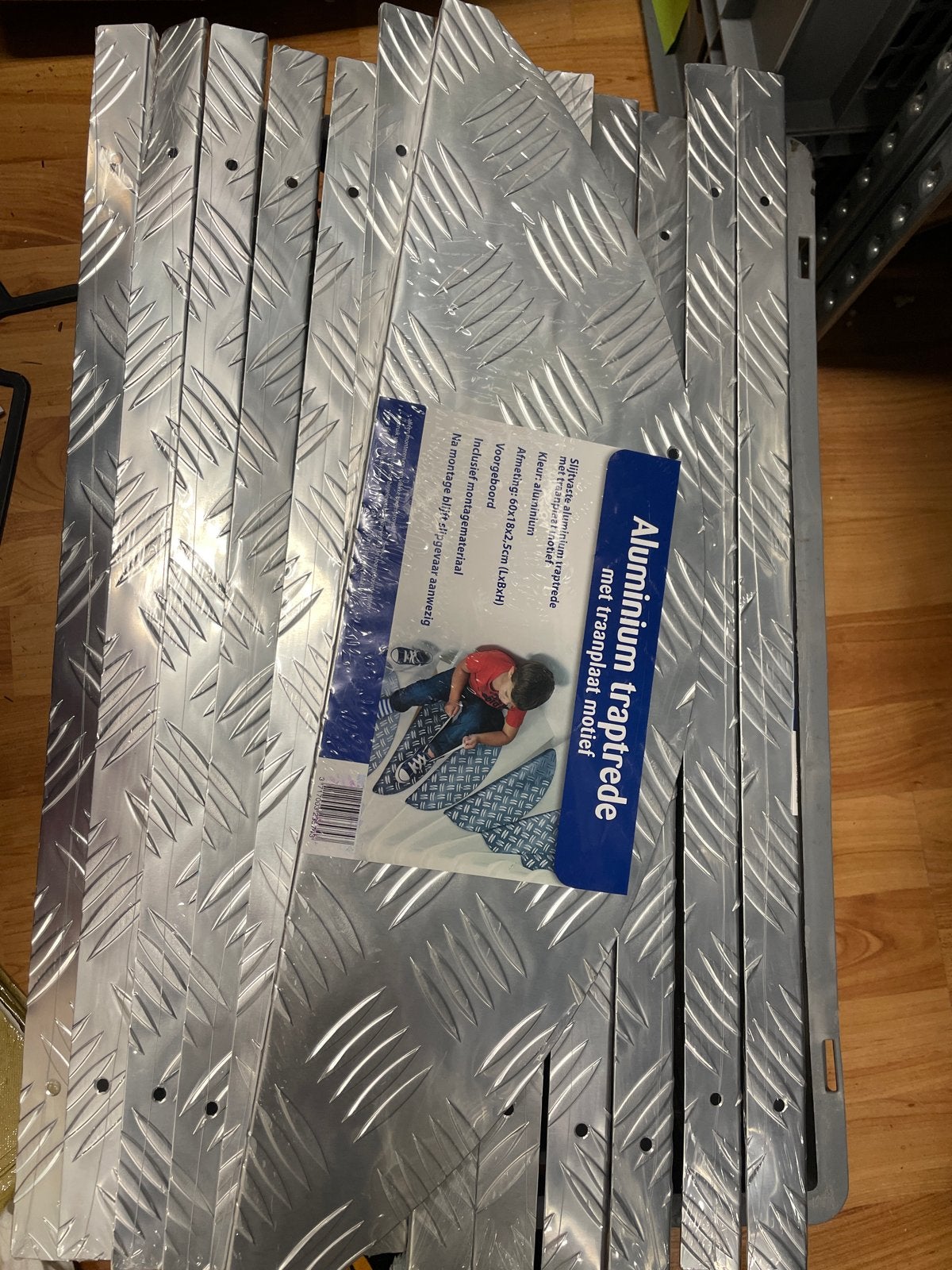 14 nieuwe aluminium traptreden met traanplaat motief, Ophalen of Verzenden, Nieuw, Trap