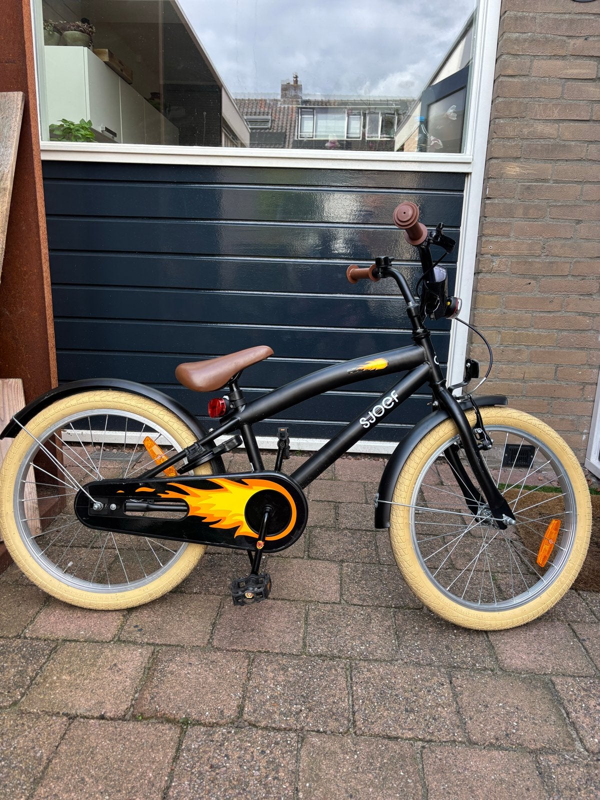 Sjoef kinderfiets 20 inch - Zwart met vlammen, Ophalen, Gebruikt, Terugtraprem, 20 inch of meer