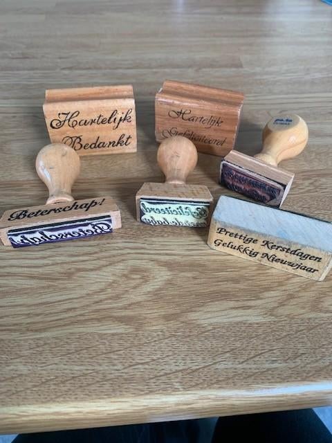 stempels met tekst, Hobby en Vrije tijd, Stempelen, Ophalen of Verzenden, Gebruikt, Houten stempel