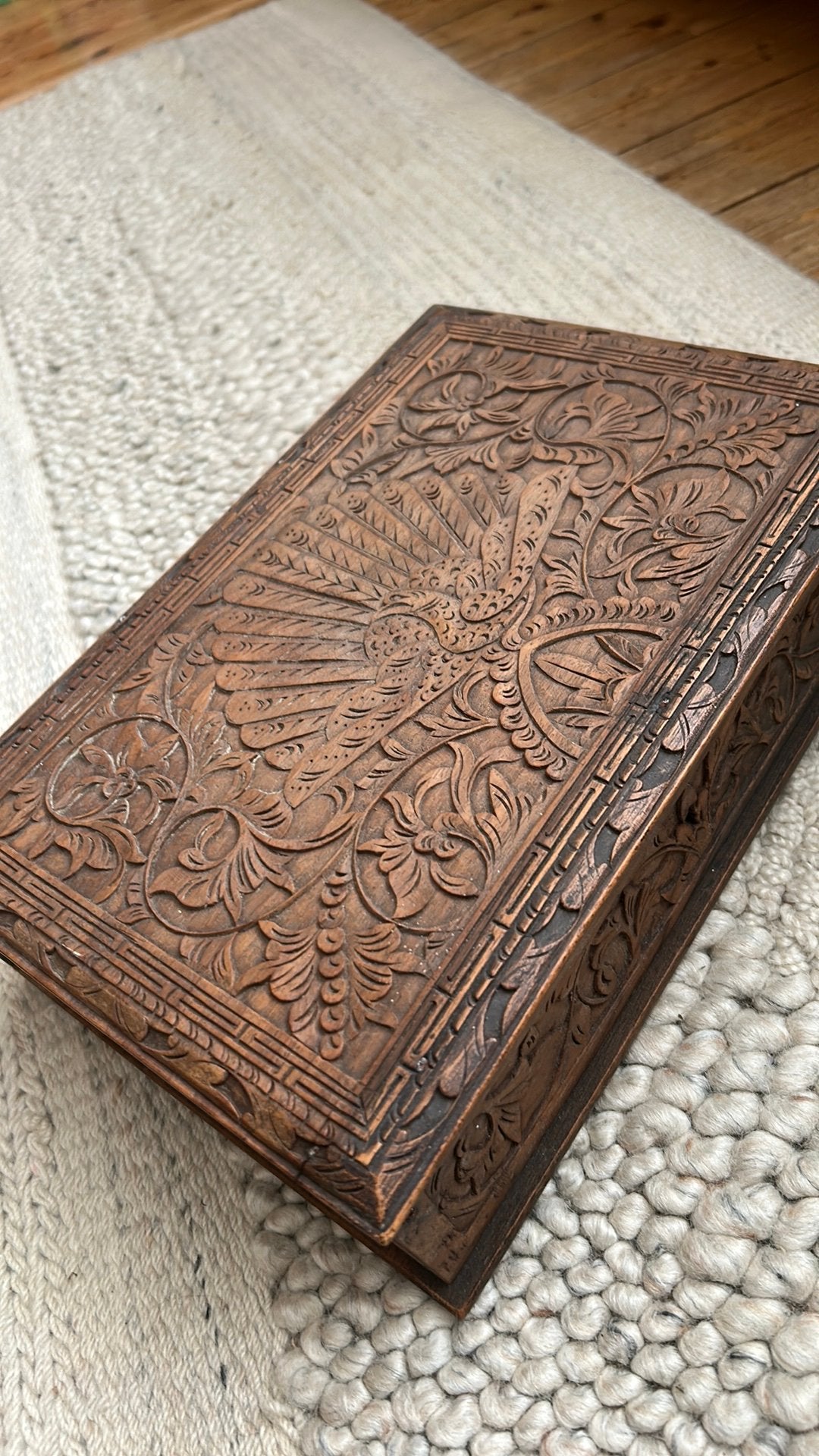 Vintage houtsnijwerk naaikistje of sieradenkist in boekvorm, Ophalen of Verzenden