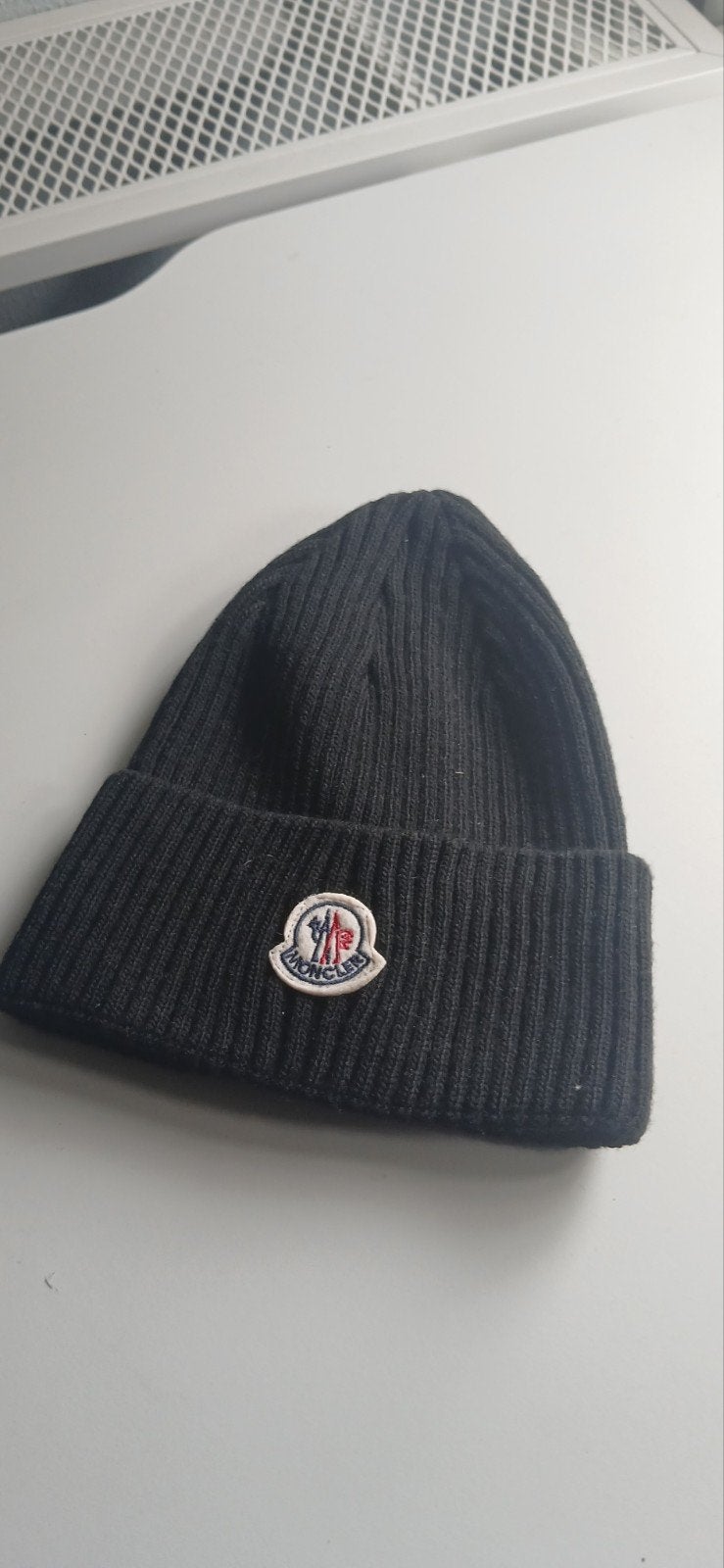 Moncler Wintermuts - Nieuwstaat €25, Moncler, Ophalen of Verzenden, Nieuw, Muts