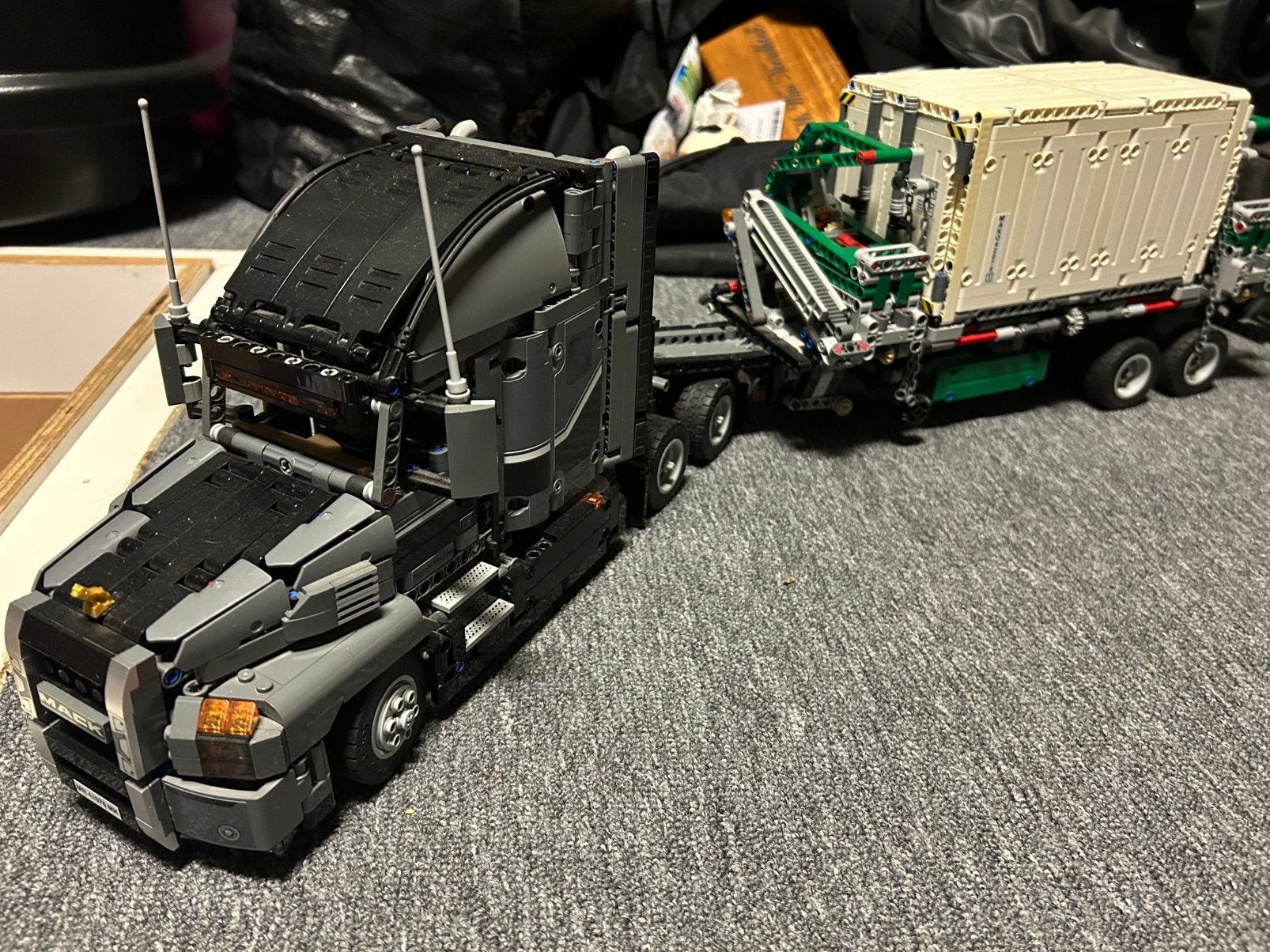 Lego Technic Mack Anthem, Ophalen, Zo goed als nieuw
