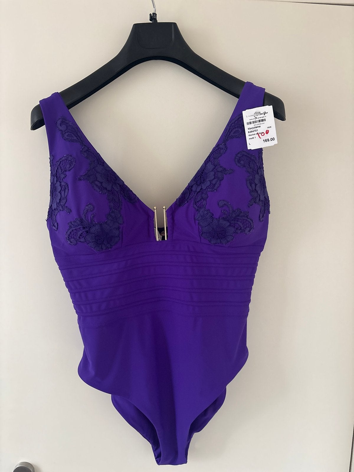 Prachtig Marjolaine badpak maat L, Kleding | Dames, Badmode en Zwemkleding, Ophalen of Verzenden, Nieuw, Paars, Badpak