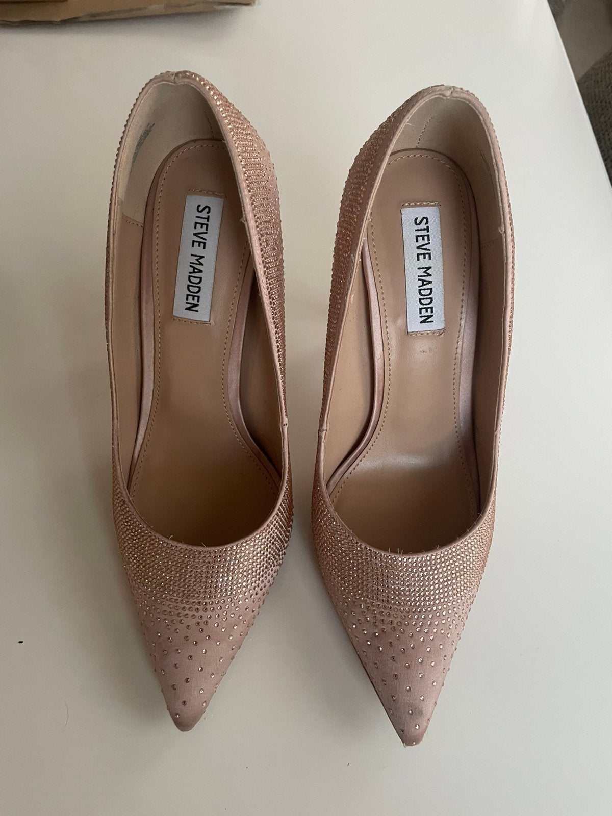 Steve Madden nude satijnen hakken met glitters, maat 38, Kleding | Dames, Schoenen, Pumps, Beige, Ophalen of Verzenden, Gedragen