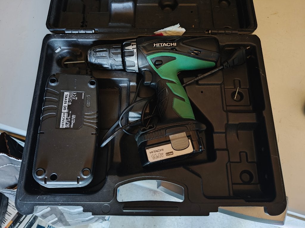 Hitachi Accu boormachine - 1 accu en lader DV 14DCL2, Ophalen of Verzenden, Gebruikt, Minder dan 400 watt, Boor- en Schroefmachine