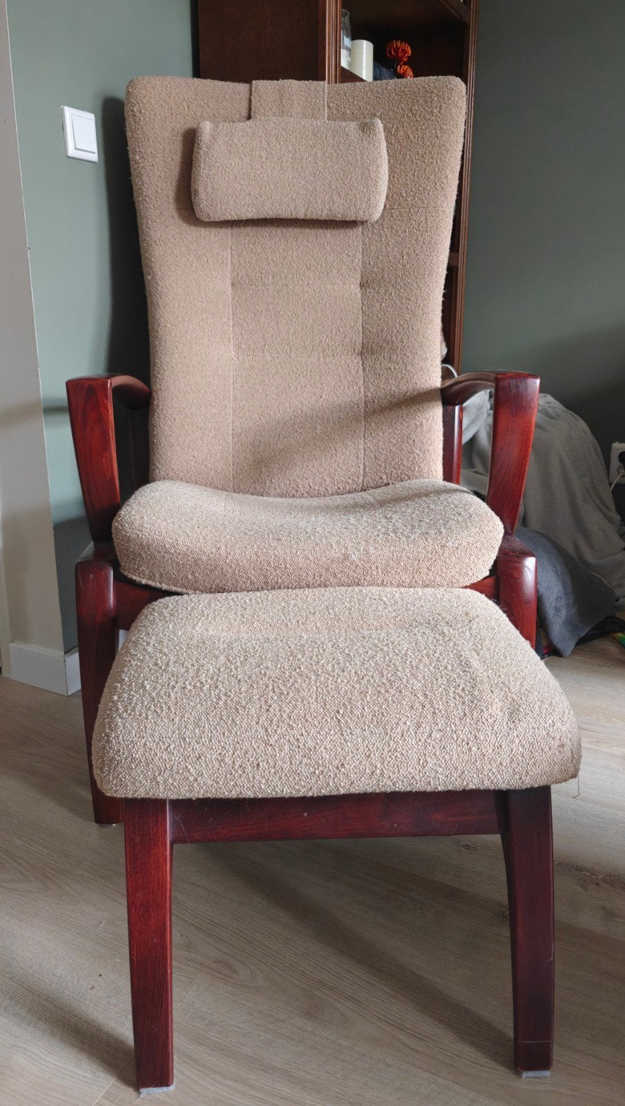 Farstrup verstelbare fauteuil met houten frame en voetsteun, Huis en Inrichting, Ophalen, Hout, Gebruikt, Klassiek, Comfort