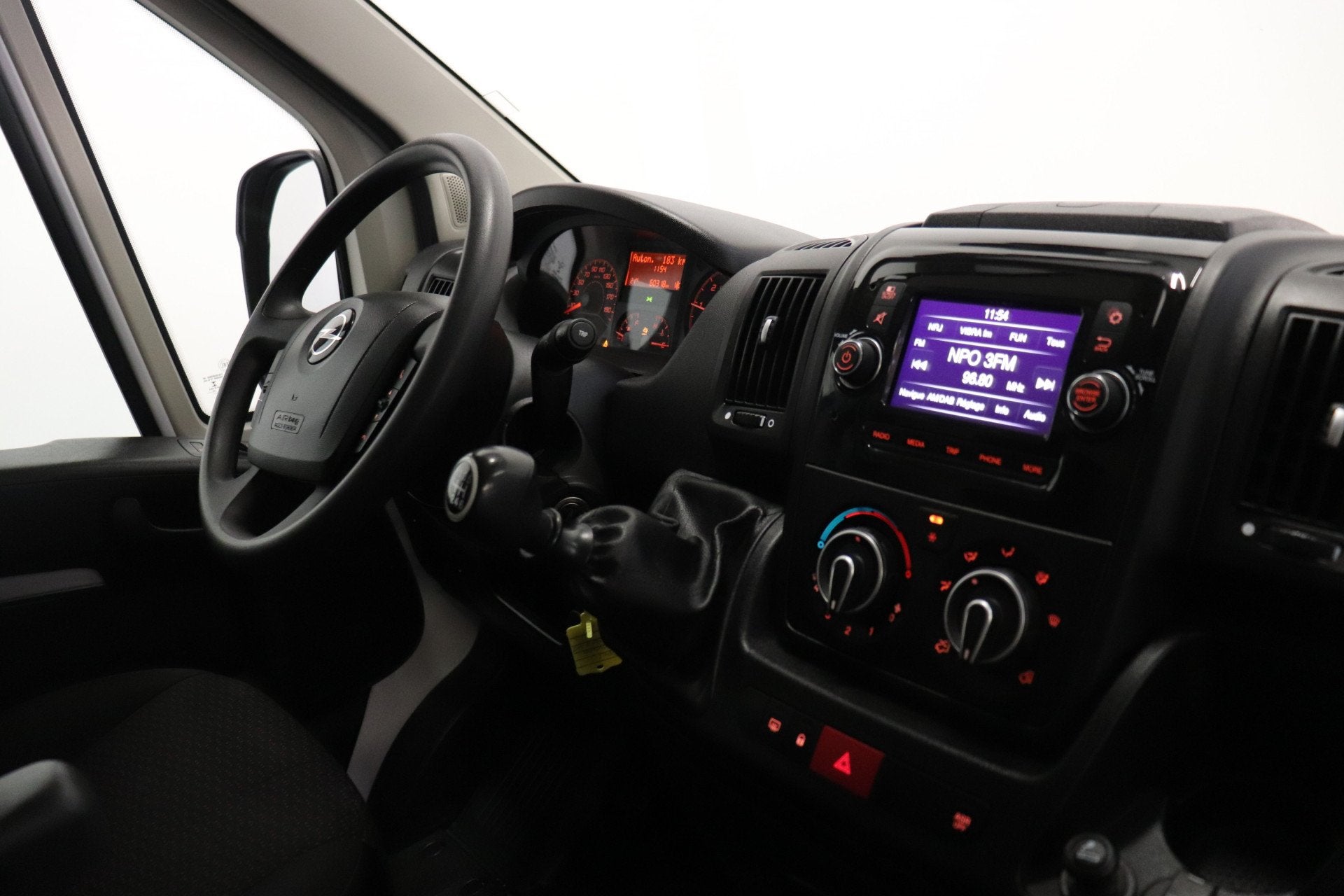 Opel Movano 2.2D 120PK L2H2 EURO 6 - Airco - Cruise - PDC -, Auto's, Voorwielaandrijving, Bluetooth, Stof, Gebruikt