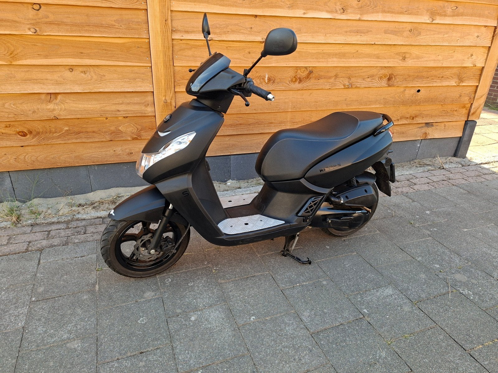 Peugeot Kisbee Black Edition Bromfiets - Goede staat, 2025, Ophalen, Gebruikt, Benzine, Peugeot