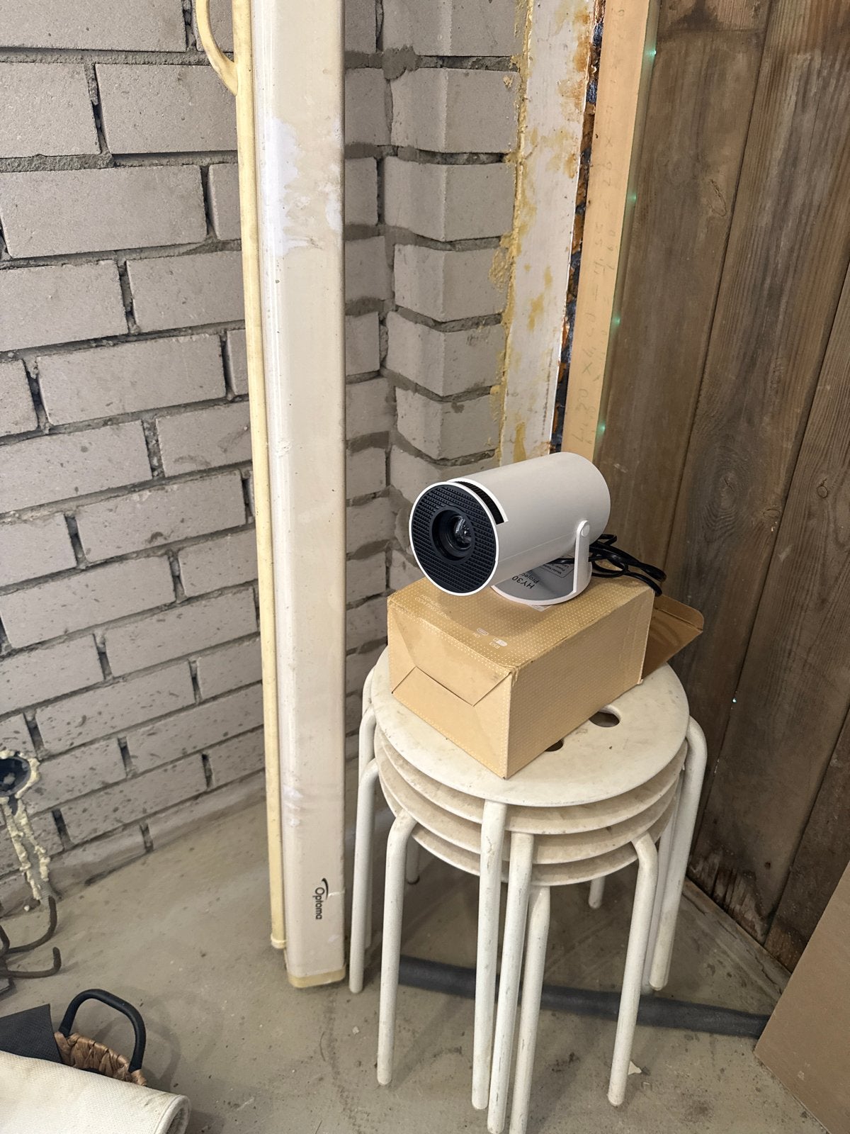 Beamer HY300 met beamerdoek 2030x1144mm, Audio, Tv en Foto, Beamers, Ophalen, Zo goed als nieuw, LCD, Overige resoluties