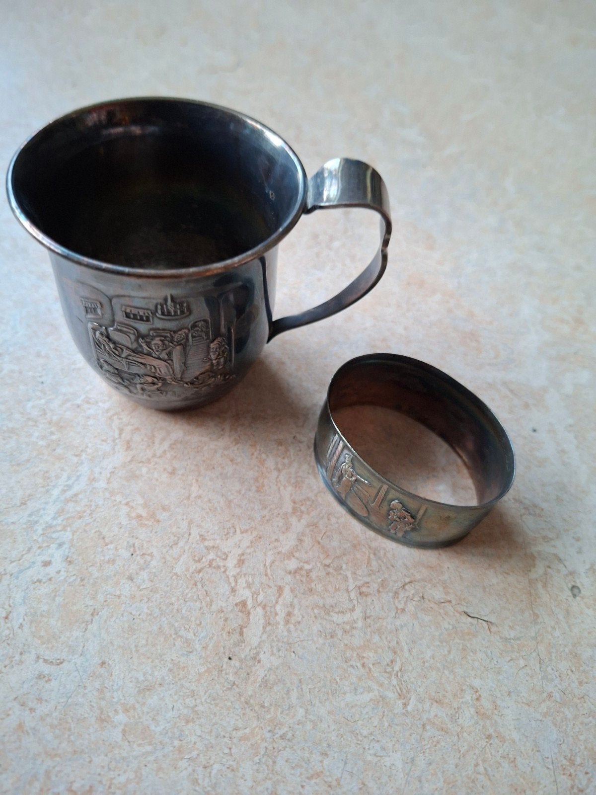 Vintage Verzilverde Beker en Servetring met Reliëf, Ophalen of Verzenden, Zilver