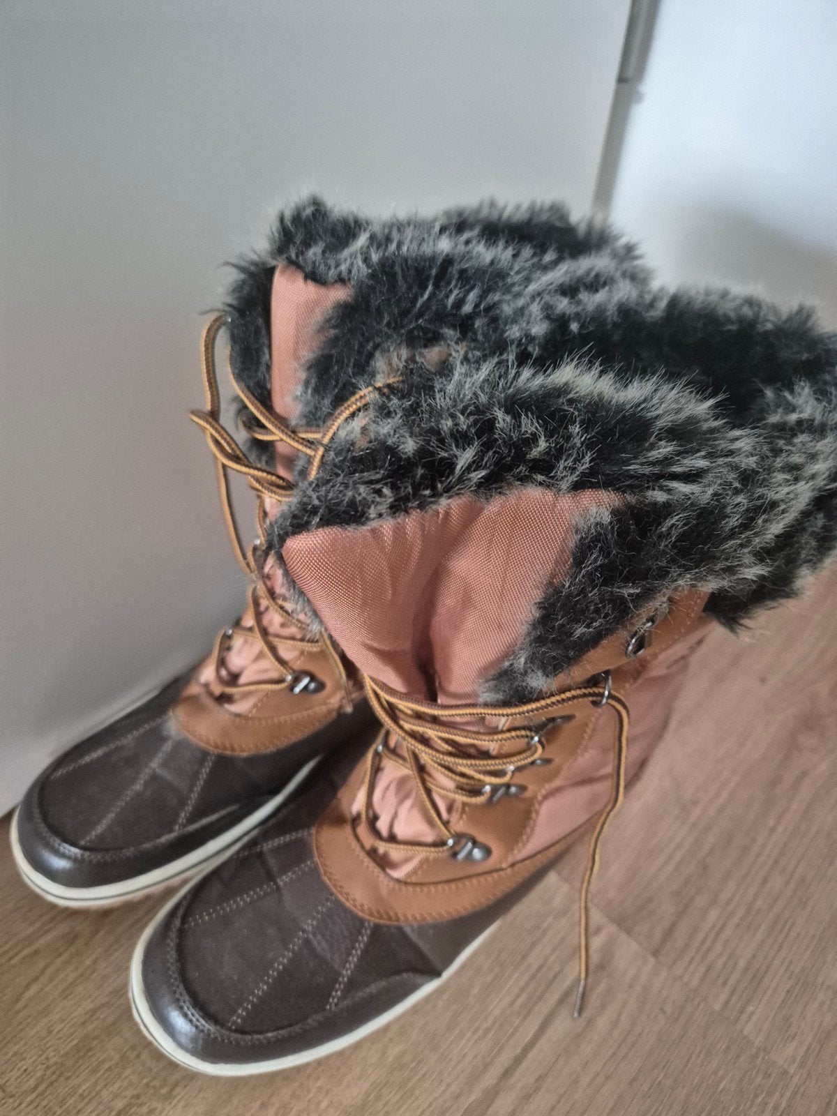 Snowboots maat 42, Ophalen, Zo goed als nieuw, Maat 42/44 (L), Overige typen