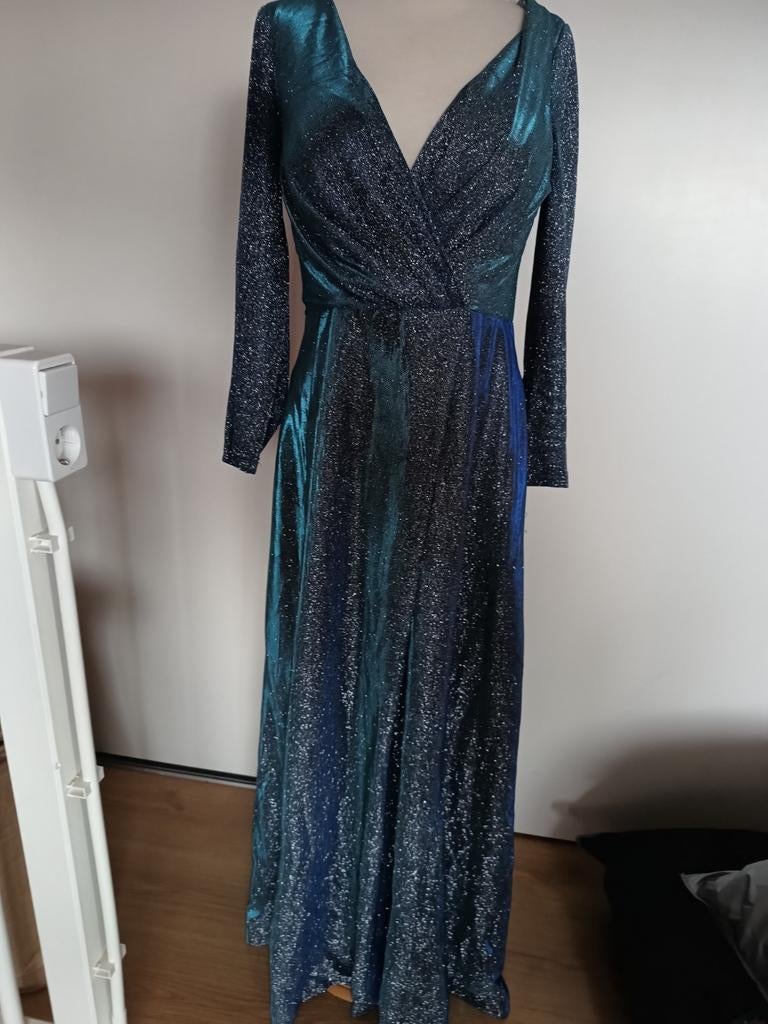 Prachtige lange jurk blauw met glitters, Maat 38/40 (M), Galajurk, Blauw, Ophalen of Verzenden