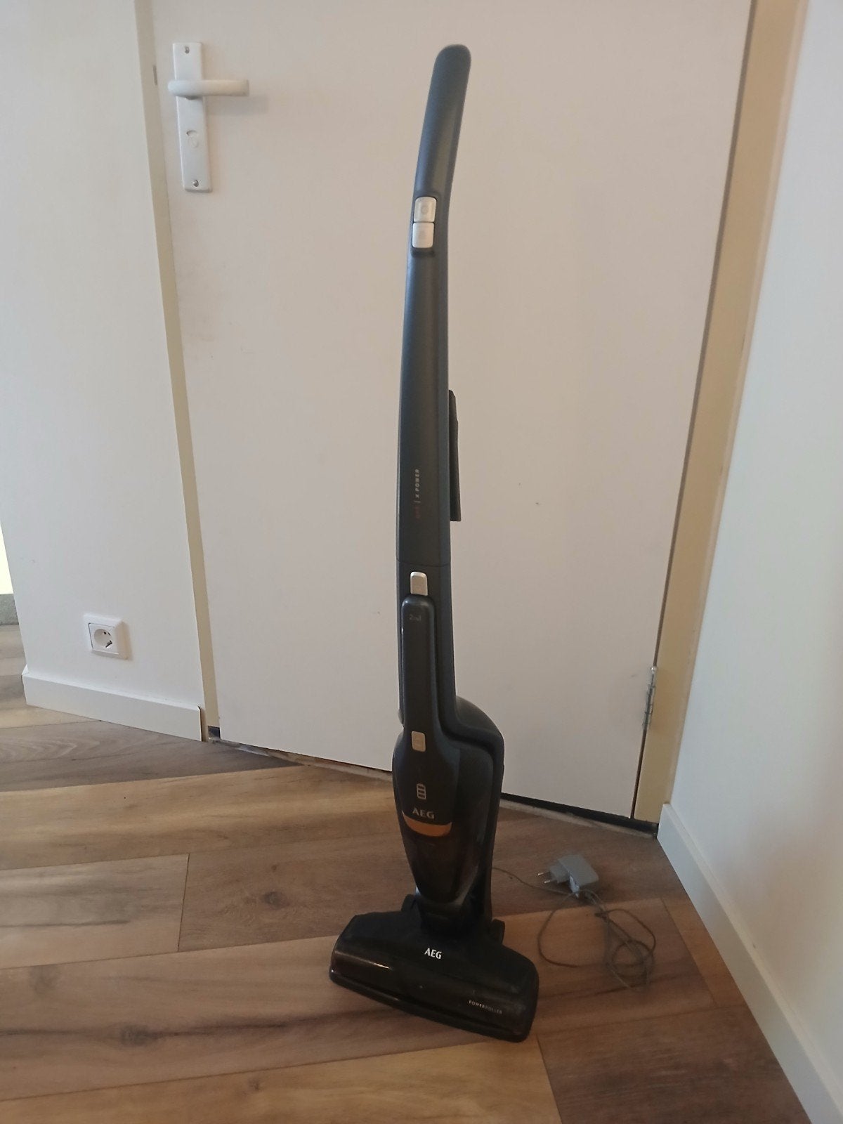 AEG QX8 Steelstofzuiger - Perfect voor gladde vloeren, Ophalen, Gebruikt, Stille werking, Minder dan 1200 watt