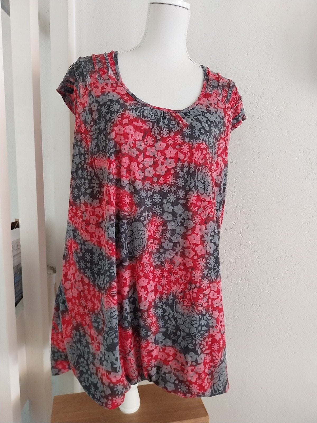 Bloemenprint tuniek rood/grijs, maat XL/XXL X -two, X-Two, Maat 46/48 (XL) of groter, Ophalen of Verzenden, Korte mouw