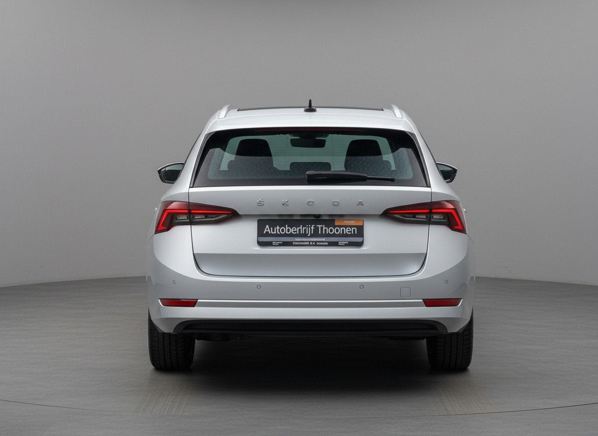 Skoda Octavia Combi 1.4 TSI iV PHEV Style | Leer | Pano | HU, Auto's, Dealer onderhouden, Gebruikt, 1500 kg, Te koop