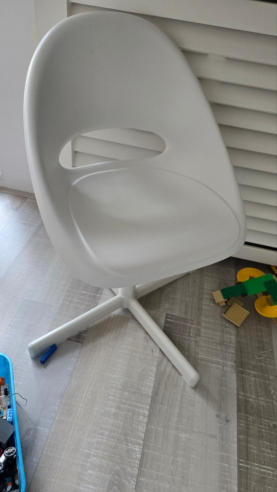 Moderne witte londee draaistoel, Huis en Inrichting, Stoelen, Ophalen, Kunststof, Wit, Zo goed als nieuw