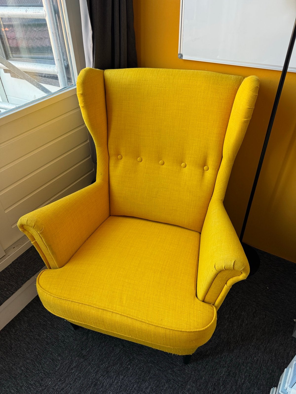IKEA Strandmon Okergele Fauteuil - Gebruikt, Huis en Inrichting, Ophalen, Gebruikt, Stof, 75 tot 100 cm