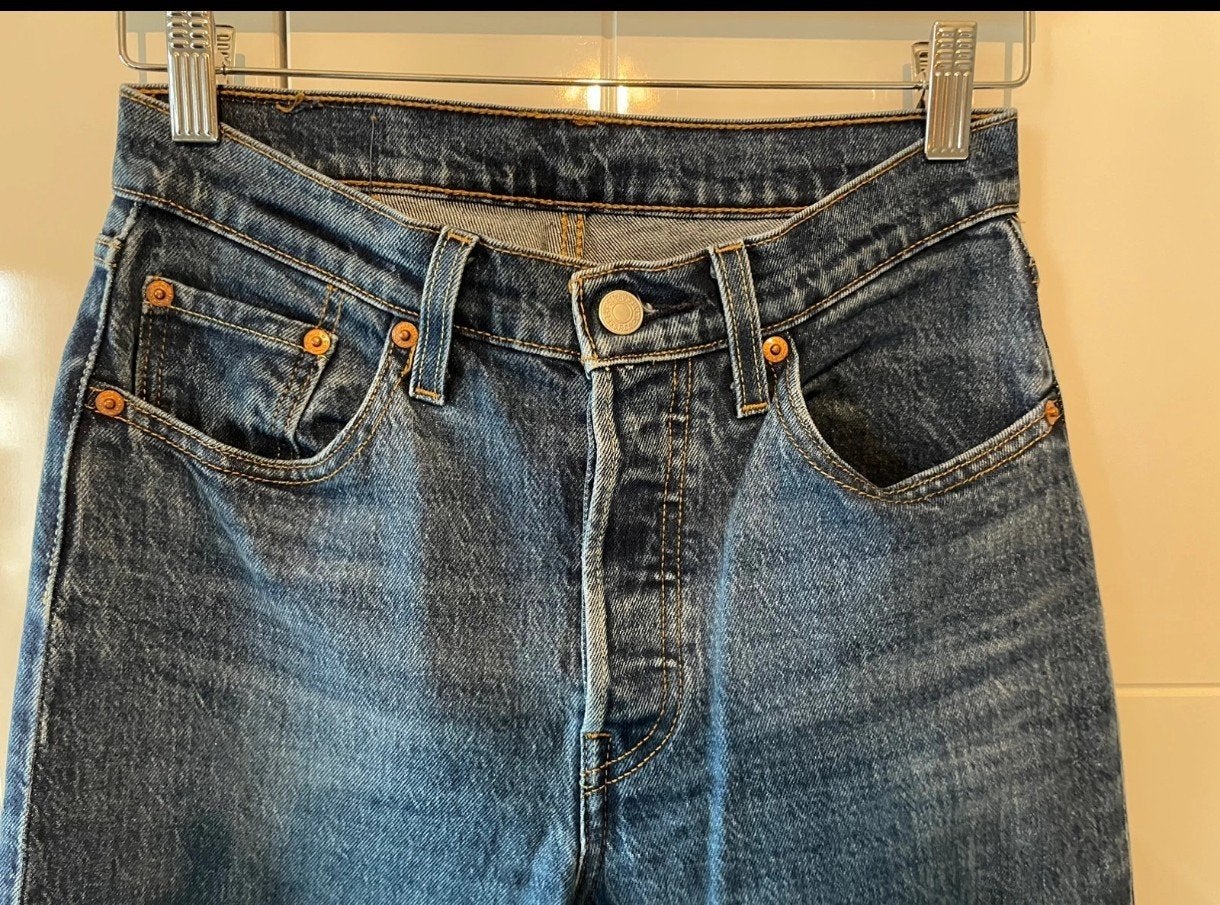 Levi's 501 Jeans W25 L28 - Zo goed als nieuw, Blauw, Ophalen of Verzenden, Zo goed als nieuw, W27 (confectie 34) of kleiner