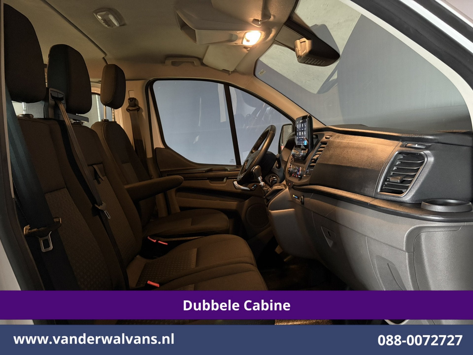 Ford Transit Custom 2.0 TDCI 131pk L2H1 Dubbele Cabine Euro6, Auto's, Voorwielaandrijving, Dealer onderhouden, Stof, Gebruikt