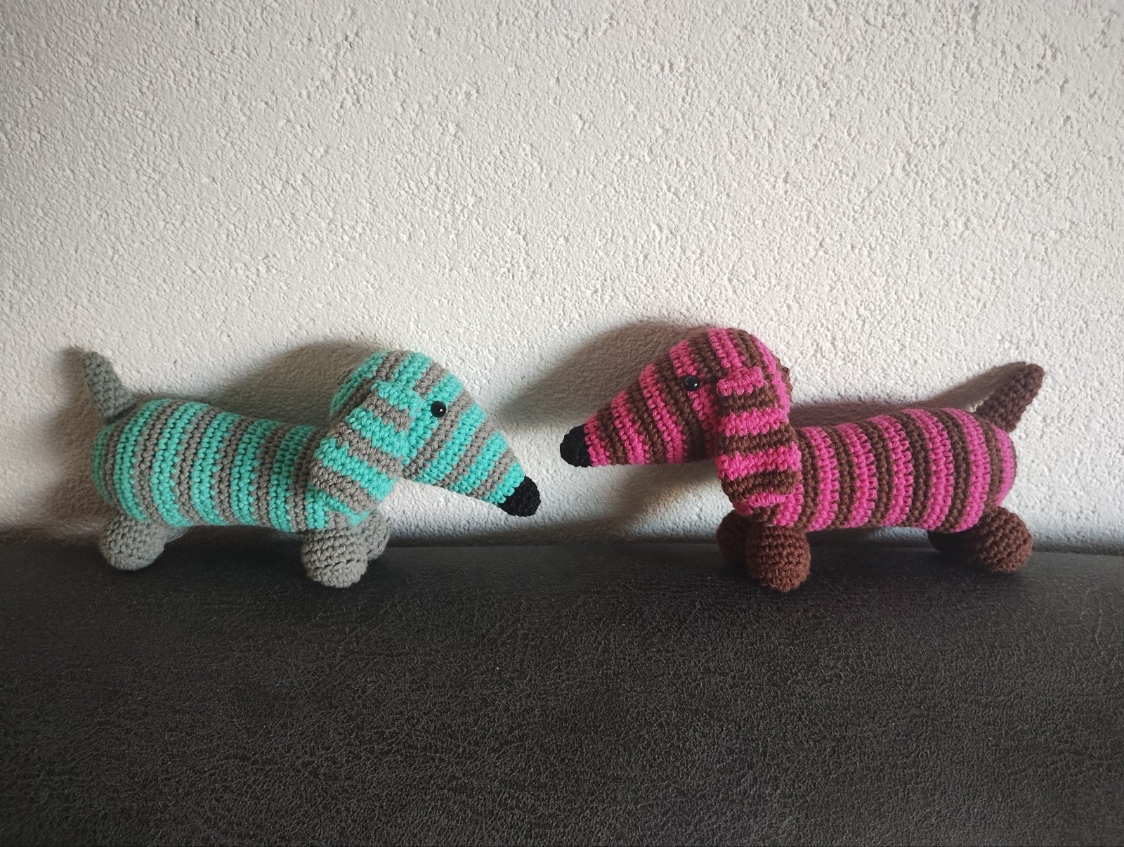 Gehaakte teckels - 2 stuks, Overige merken, Handgemaakt, Nieuw, Meerkleurig