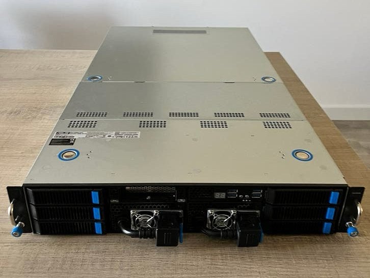 Asus ESC4000A-E12 barebone GPU Server - 1044 power on uren, Computers en Software, Servers, Ophalen, Zo goed als nieuw, Onbekend