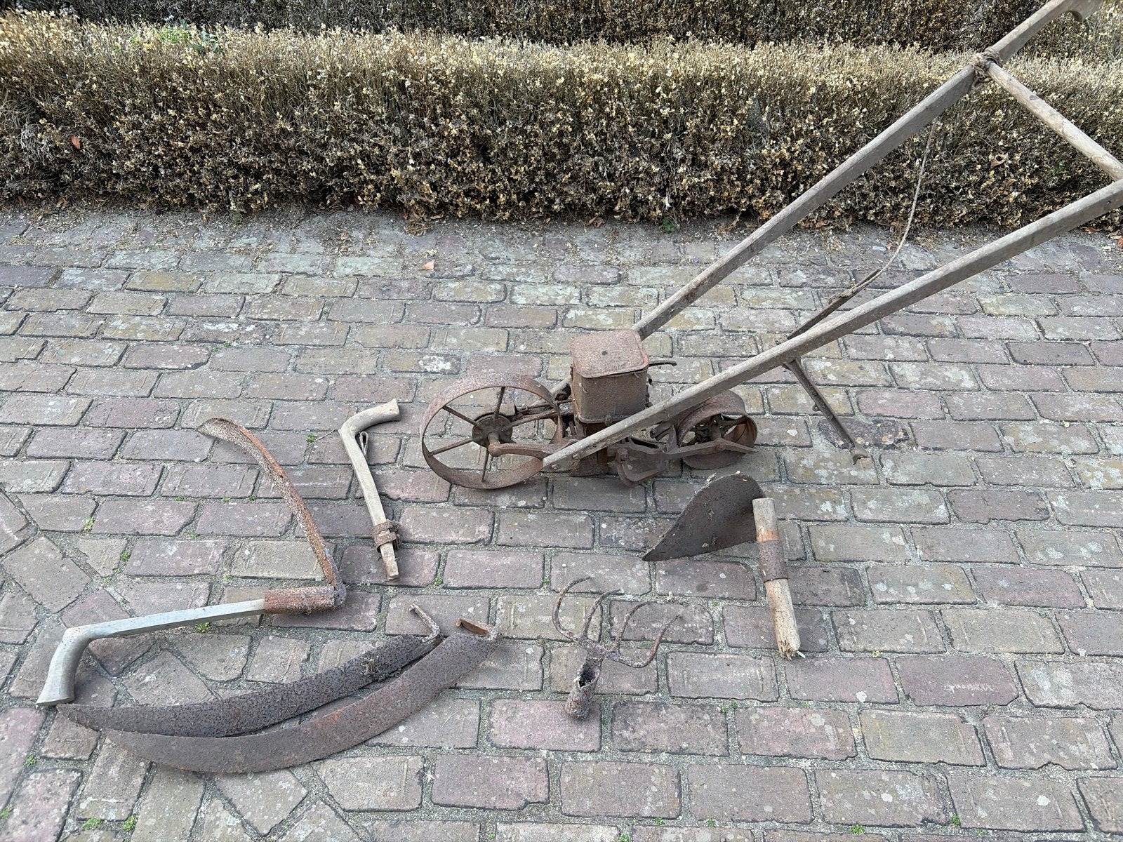 Antieke zaaimachine met handgereedschap, Antiek en Kunst, Antiek | Gereedschap en Instrumenten, Ophalen