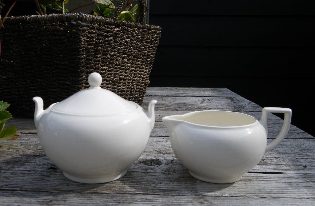Wedgwood TRADITIONAL PLAIN  Suikerpot & melkkannetje, Huis en Inrichting, Keuken | Servies, Overige typen, Ophalen of Verzenden