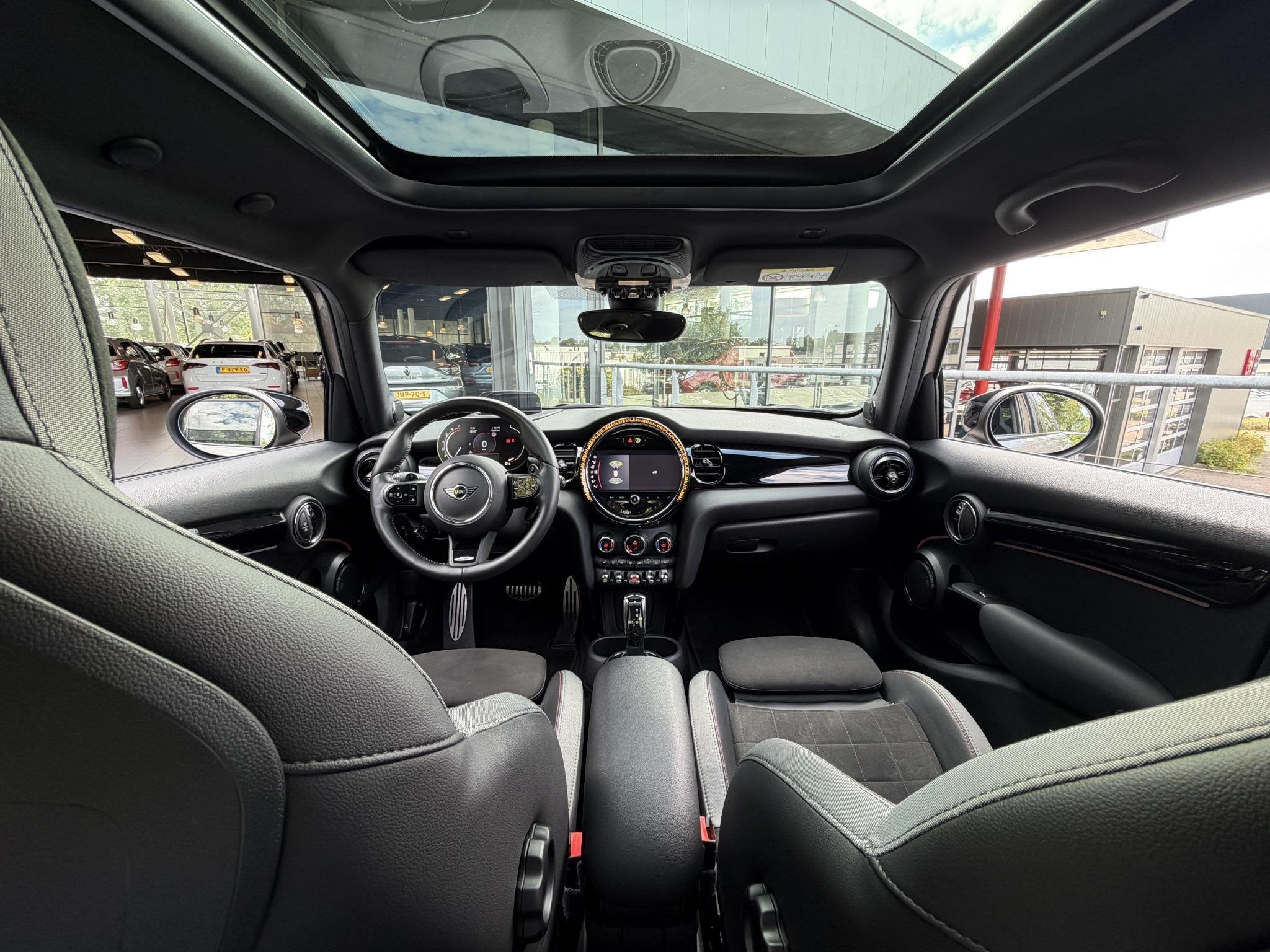 MINI 5-Deurs 2.0 Cooper S John Cooper Works Automaat 178PK |, Auto's, 1998 cc, Gebruikt, 4 cilinders, Electronic Stability Program (ESP)