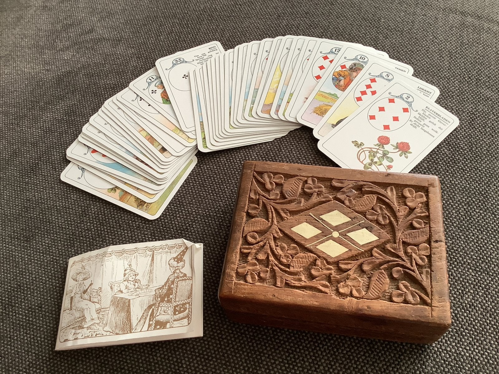 Lenormand kaarten met handgesneden houten doosje, Ophalen of Verzenden