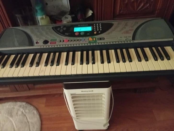 Yamaha PSR-240 Keyboard - Ideaal voor beginners, Ophalen of Verzenden, Gebruikt, 61 toetsen, Yamaha