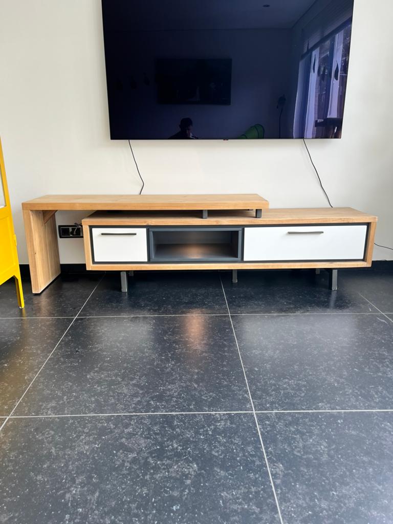 Tv meubel Xooon, Ophalen, 150 tot 200 cm, Zo goed als nieuw, Minder dan 100 cm